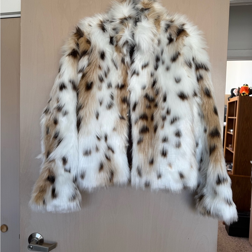 Faux Fur Spotted Short Jacket - White & Tan